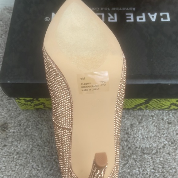 Heels - Picture 4 of 5